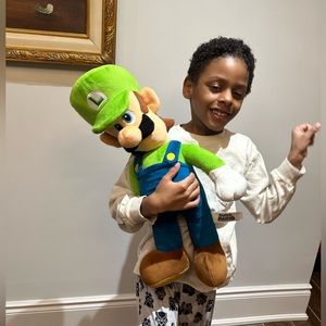 LUIGI JUMBO PLUSH 21" WORLD OF NINTENDO